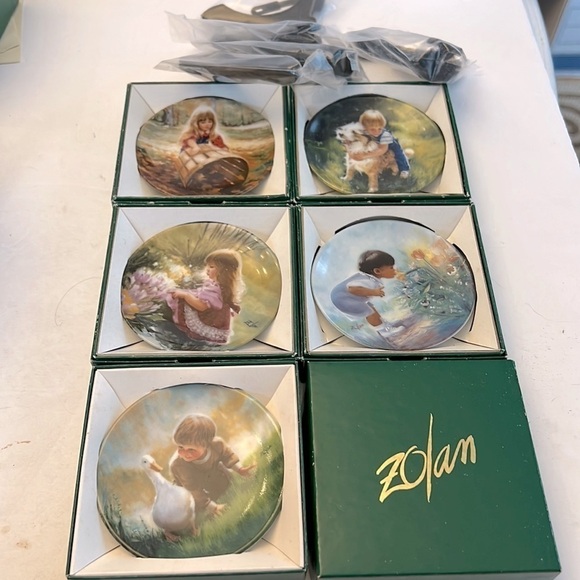 Set of 5 Donald Zolan Mini Collector Plates of Children - Picture 1 of 7